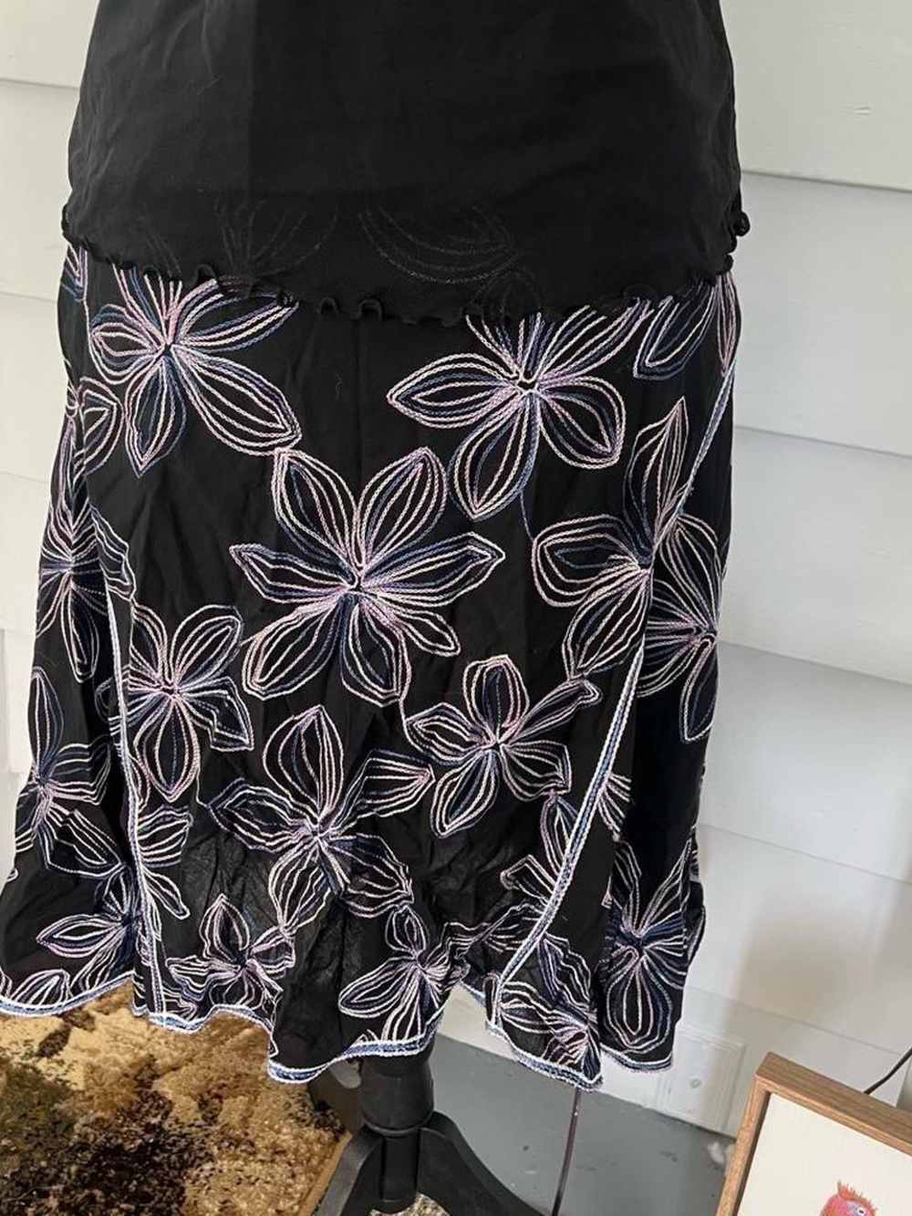 Y2K Studio M Black A-Line Skirt with White and Light Pink Floral Embroidery